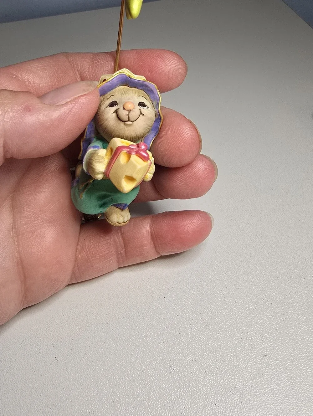 Vintage 2001 Wise Follower Mouse Gifting Cheese Christmas Ornament